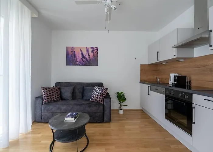 Апартаменти 1br With Balcony, Urban Style By Hm *